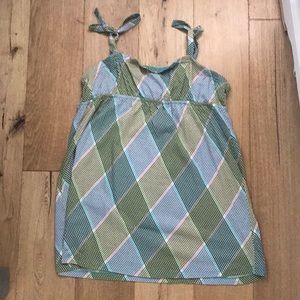 Patterned flowy tank